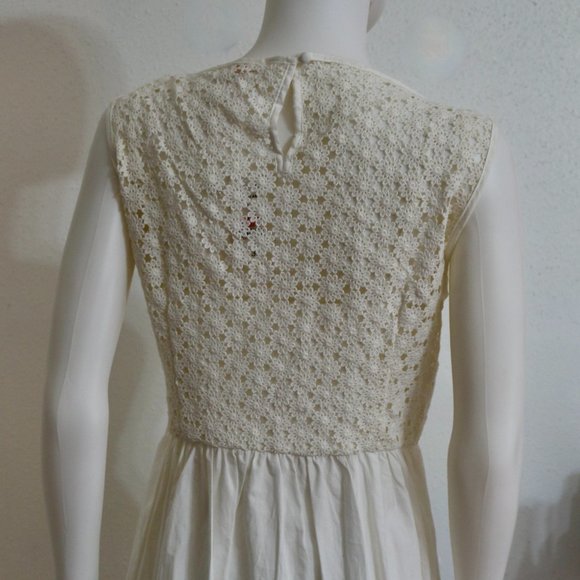 Joe Fresh Cream Pleated and Lace Back Dress NWT Size 10 - Picture 4 of 6